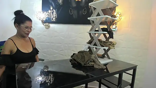 miss lucero1 online show from 02-15-25, 11:58