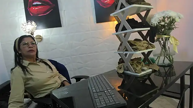 miss lucero1 online show from 03-04-25, 02:17