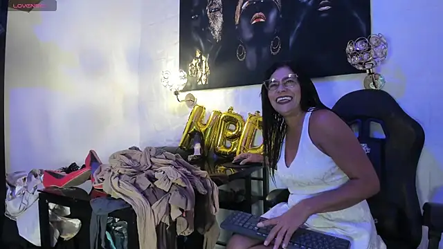 miss lucero1 online show from 10-06-25, 08:28