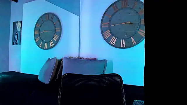 Mike 0233  online show from 12-12-24, 03:54