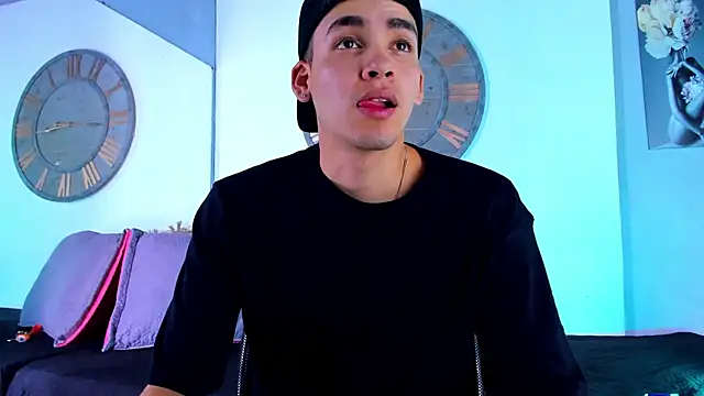 Mike 0233  online show from 12-14-24, 03:51