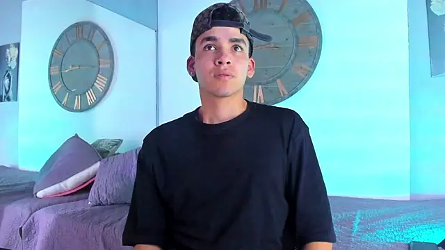 Mike 0233  online show from 12-17-24, 06:45