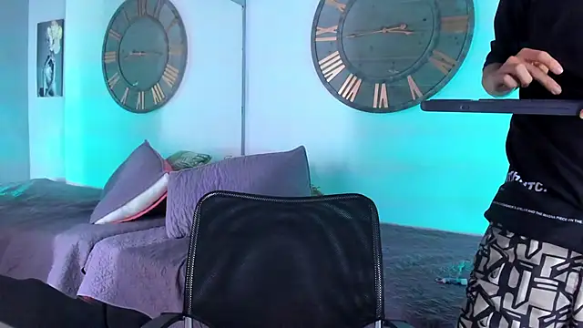 Mike 0233  online show from 12-17-24, 09:50