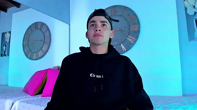 Mike 0233  online show from 12-21-24, 03:58