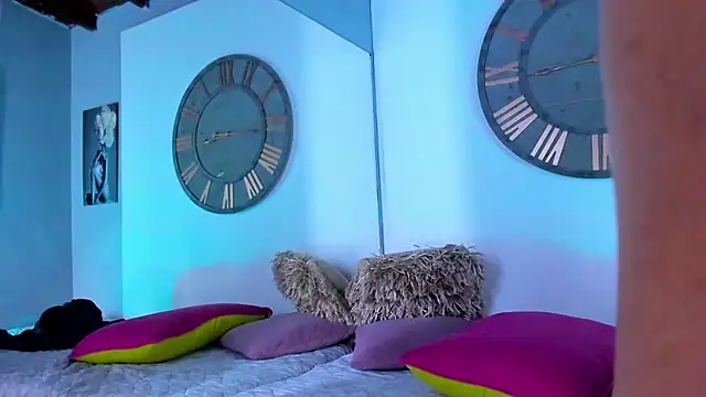 Snapshot of Mike_0233_ chatting on 12-21-24, 07:03 Mike 0233 online show from 12-21-24, 07:03