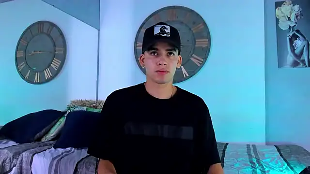 Mike 0233  online show from 12-22-24, 03:44