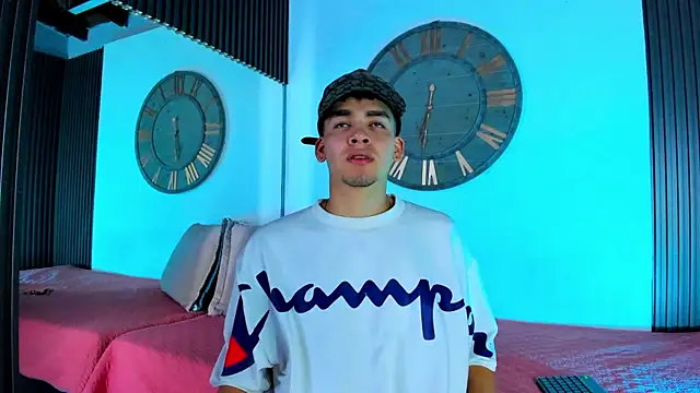 Mike 0233  online show from 02-02-25, 03:54