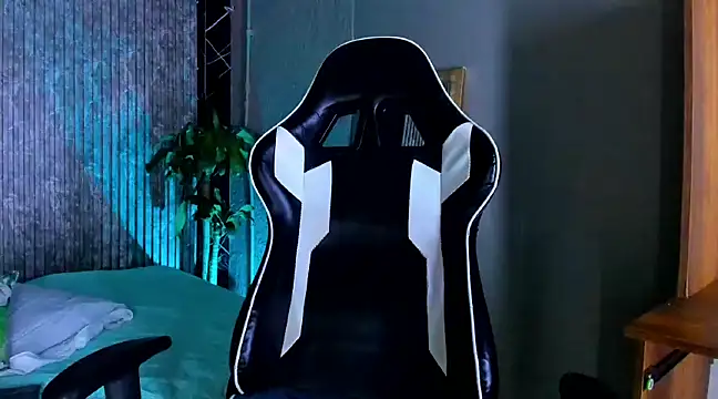 Mike 0233  online show from 03-22-25, 04:24