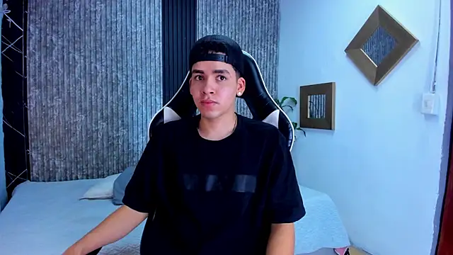 Mike 0233  online show from 09-19-25, 03:41