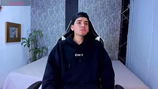 Mike 0233  online show from 09-27-25, 04:06