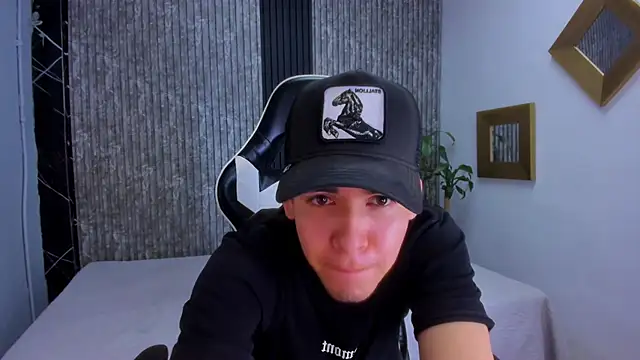 Mike 0233  online show from 10-07-25, 04:42