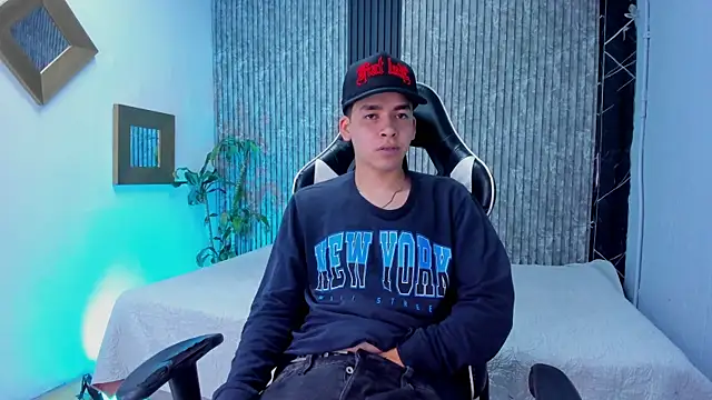 Mike 0233  online show from 10-30-25, 04:47