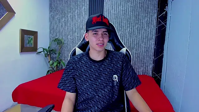 Snapshot of Mike_0233_ chatting on 11-18-25, 03:56 Mike 0233 online show from 11-18-25, 03:56