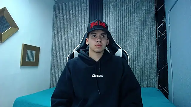 Snapshot of Mike_0233_ chatting on 11-21-25, 05:06 Mike 0233 online show from 11-21-25, 05:06