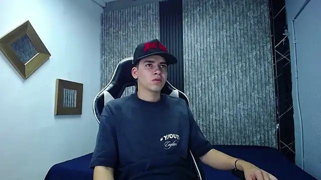 Snapshot of Mike_0233_ chatting on 11-23-25, 04:34 Mike 0233 online show from 11-23-25, 04:34