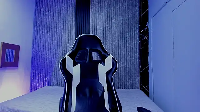 Mike 0233  online show from 11-25-25, 04:45