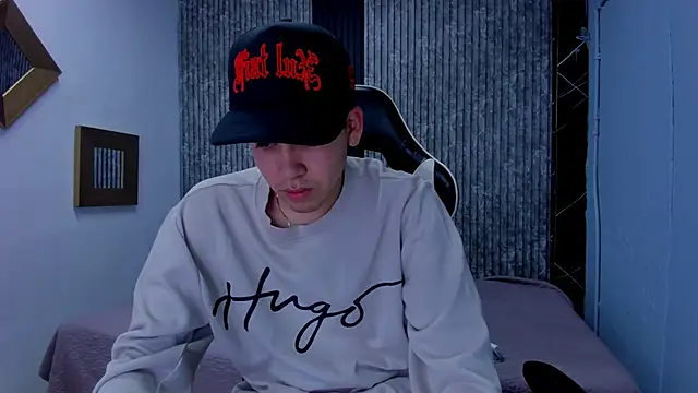 Snapshot of Mike_0233_ chatting on 11-26-25, 04:35 Mike 0233 online show from 11-26-25, 04:35