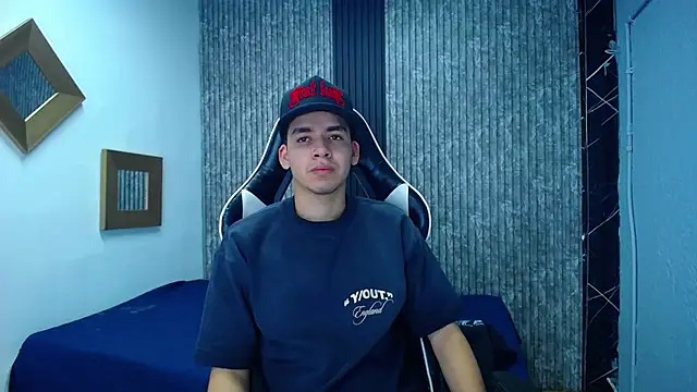 Snapshot of Mike_0233_ chatting on 11-28-25, 04:04 Mike 0233 online show from 11-28-25, 04:04