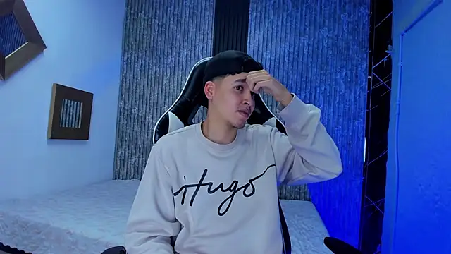 Snapshot of Mike_0233_ chatting on 11-29-25, 04:37 Mike 0233 online show from 11-29-25, 04:37