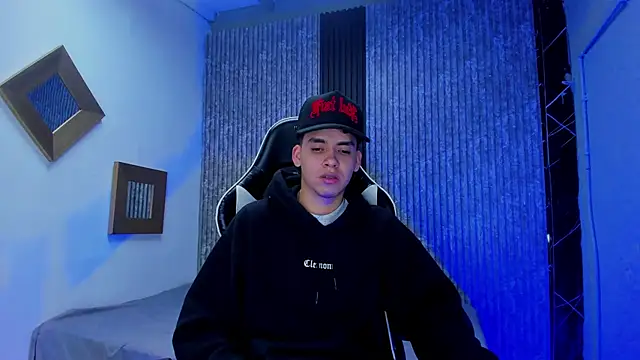 Snapshot of Mike_0233_ chatting on 12-02-25, 04:18 Mike 0233 online show from 12-02-25, 04:18