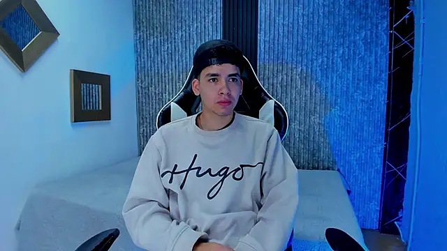 Snapshot of Mike_0233_ chatting on 12-03-25, 03:58 Mike 0233 online show from 12-03-25, 03:58