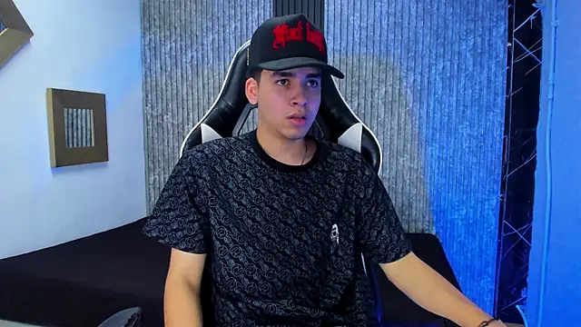 Snapshot of Mike_0233_ chatting on 12-16-25, 04:28 Mike 0233 online show from 12-16-25, 04:28