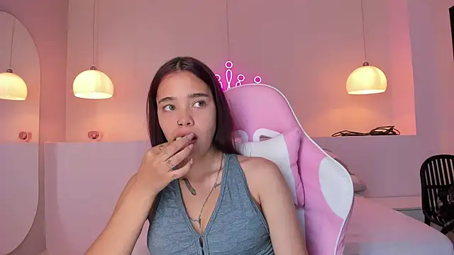 Snapshot of violeth_hill chatting on 01-27-25, 08:07 violeth hill online show from 01-27-25, 08:07