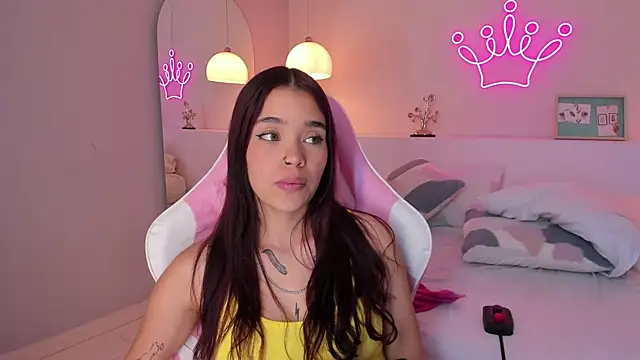 Snapshot of violeth_hill chatting on 01-29-25, 11:35 violeth hill online show from 01-29-25, 11:35