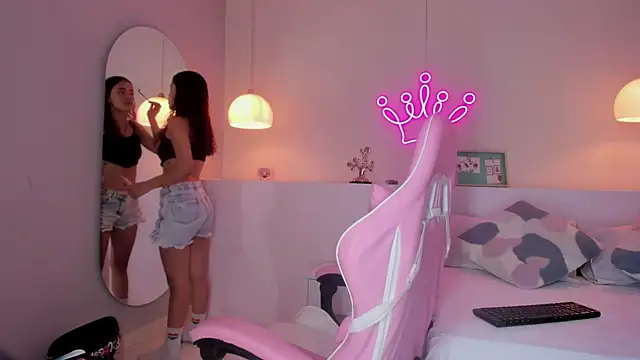 Snapshot of violeth_hill chatting on 02-09-25, 08:56 violeth hill online show from 02-09-25, 08:56