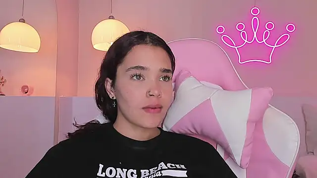 Snapshot of violeth_hill chatting on 02-12-25, 02:14 violeth hill online show from 02-12-25, 02:14