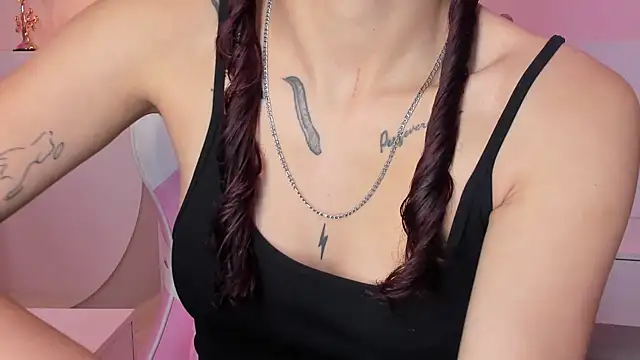 Snapshot of violeth_hill chatting on 02-12-25, 08:18 violeth hill online show from 02-12-25, 08:18