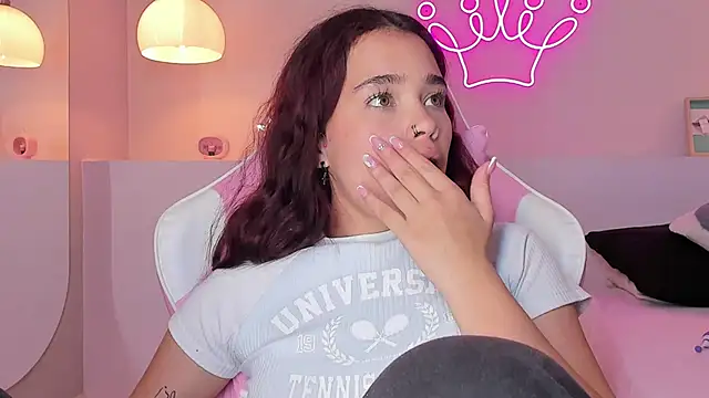 Snapshot of violeth_hill chatting on 02-14-25, 02:07 violeth hill online show from 02-14-25, 02:07