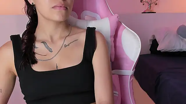 Snapshot of violeth_hill chatting on 02-22-25, 08:09 violeth hill online show from 02-22-25, 08:09