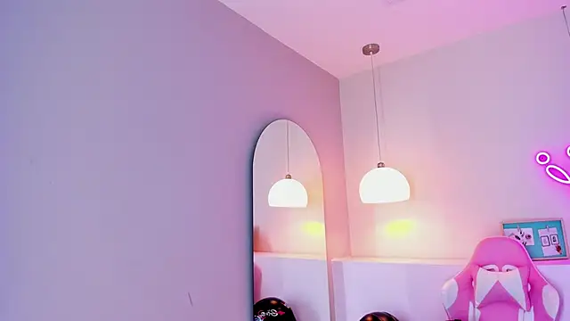 Snapshot of violeth_hill chatting on 02-24-25, 06:58 violeth hill online show from 02-24-25, 06:58