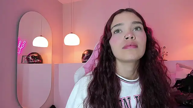 Snapshot of violeth_hill chatting on 02-26-25, 04:47 violeth hill online show from 02-26-25, 04:47