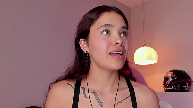 Snapshot of violeth_hill chatting on 02-26-25, 10:58 violeth hill online show from 02-26-25, 10:58