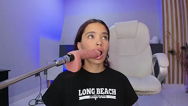 Snapshot of violeth_hill chatting on 03-06-25, 08:37 violeth hill online show from 03-06-25, 08:37