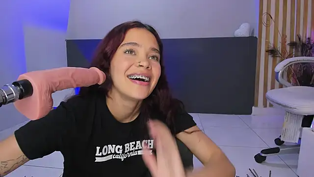 Snapshot of violeth_hill chatting on 03-06-25, 11:42 violeth hill online show from 03-06-25, 11:42