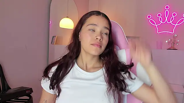 Snapshot of violeth_hill chatting on 03-08-25, 07:20 violeth hill online show from 03-08-25, 07:20