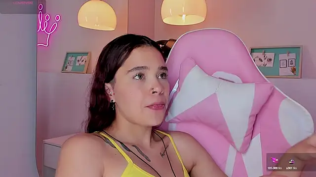 Snapshot of violeth_hill chatting on 03-20-25, 11:34 violeth hill online show from 03-20-25, 11:34