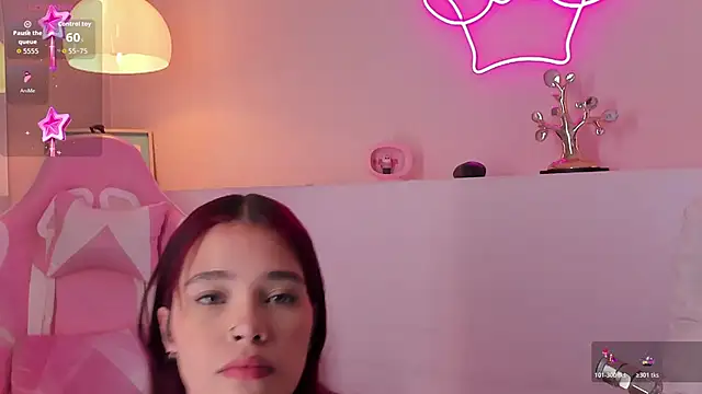 Snapshot of violeth_hill chatting on 10-22-25, 07:02 violeth hill online show from 10-22-25, 07:02