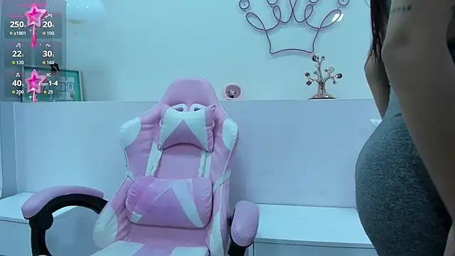 Snapshot of violeth_hill chatting on 10-23-25, 07:56 violeth hill online show from 10-23-25, 07:56