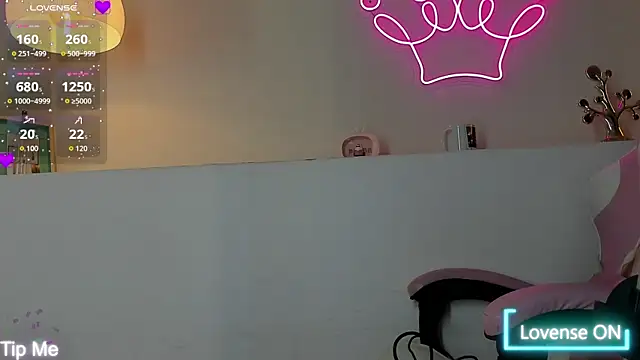 Snapshot of violeth_hill chatting on 11-10-25, 05:56 violeth hill online show from 11-10-25, 05:56