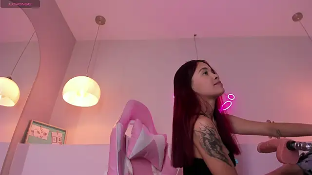 Snapshot of violeth_hill chatting on 11-22-25, 07:46 violeth hill online show from 11-22-25, 07:46