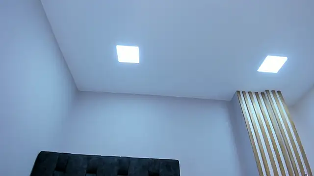 Snapshot of violeth_hill chatting on 11-26-25, 01:01 violeth hill online show from 11-26-25, 01:01