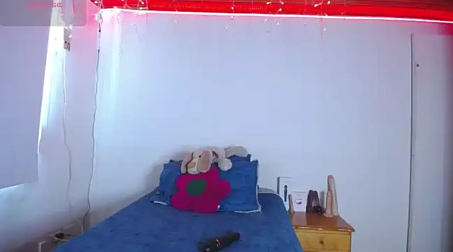 Snapshot of juli05star20 chatting on 12-07-24, 12:24 juli05star20 online show from 12-07-24, 12:24