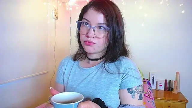 Snapshot of juli05star20 chatting on 01-05-25, 10:08 juli05star20 online show from 01-05-25, 10:08