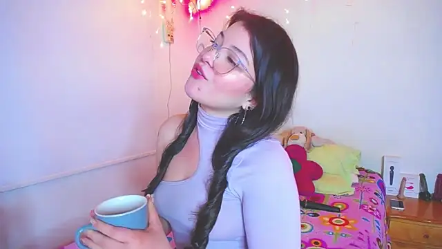 Snapshot of juli05star20 chatting on 01-07-25, 01:49 juli05star20 online show from 01-07-25, 01:49