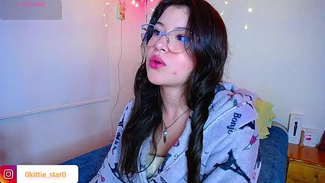 Snapshot of juli05star20 chatting on 01-25-25, 01:32 juli05star20 online show from 01-25-25, 01:32