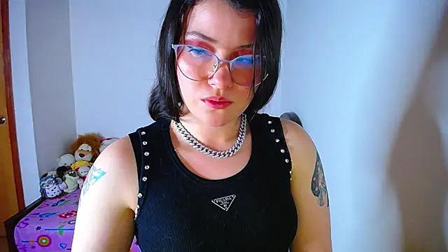 Snapshot of juli05star20 chatting on 10-05-25, 01:04 juli05star20 online show from 10-05-25, 01:04